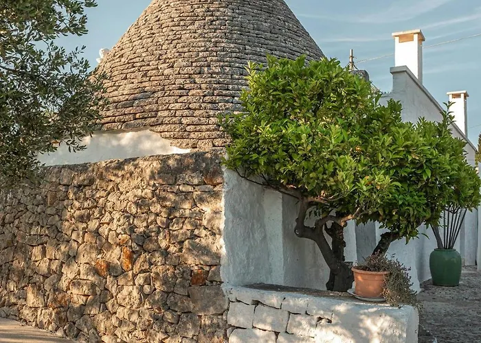 Traditional Puglian Trullo أوستوني