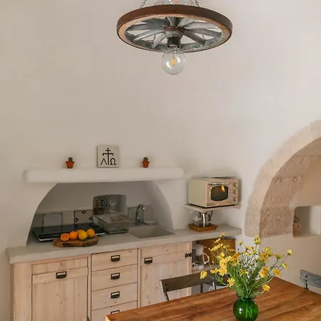Traditional Puglian Trullo Ferienhaus