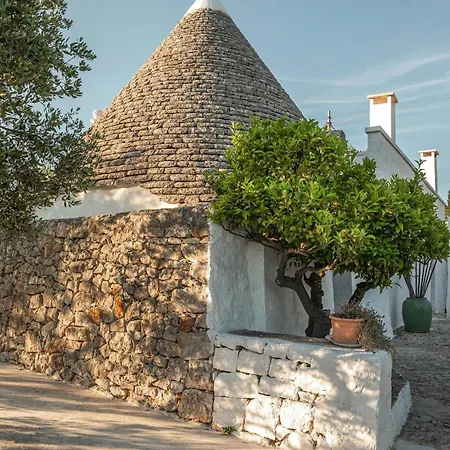 Traditional Puglian Trullo 오스투니