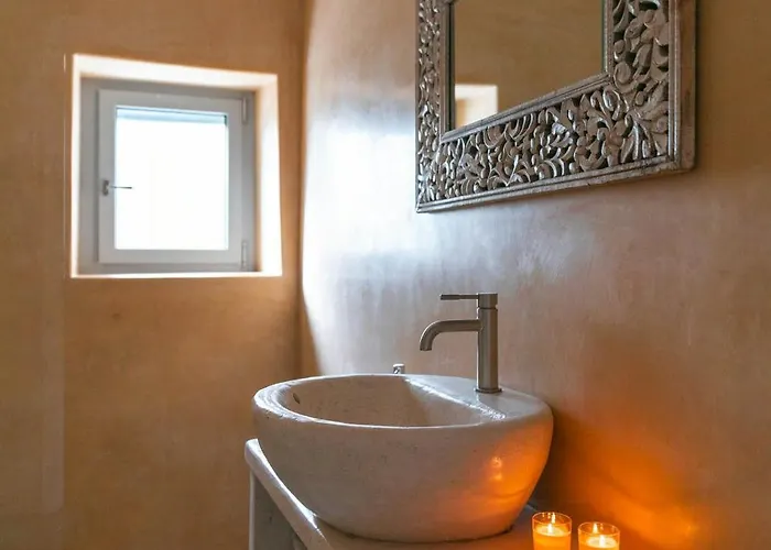 בית נופש Traditional Puglian Trullo אוסטוני