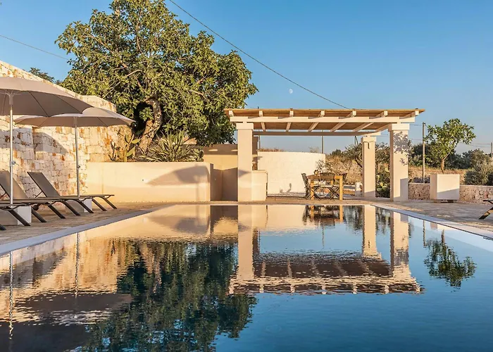 בית נופש Traditional Puglian Trullo אוסטוני